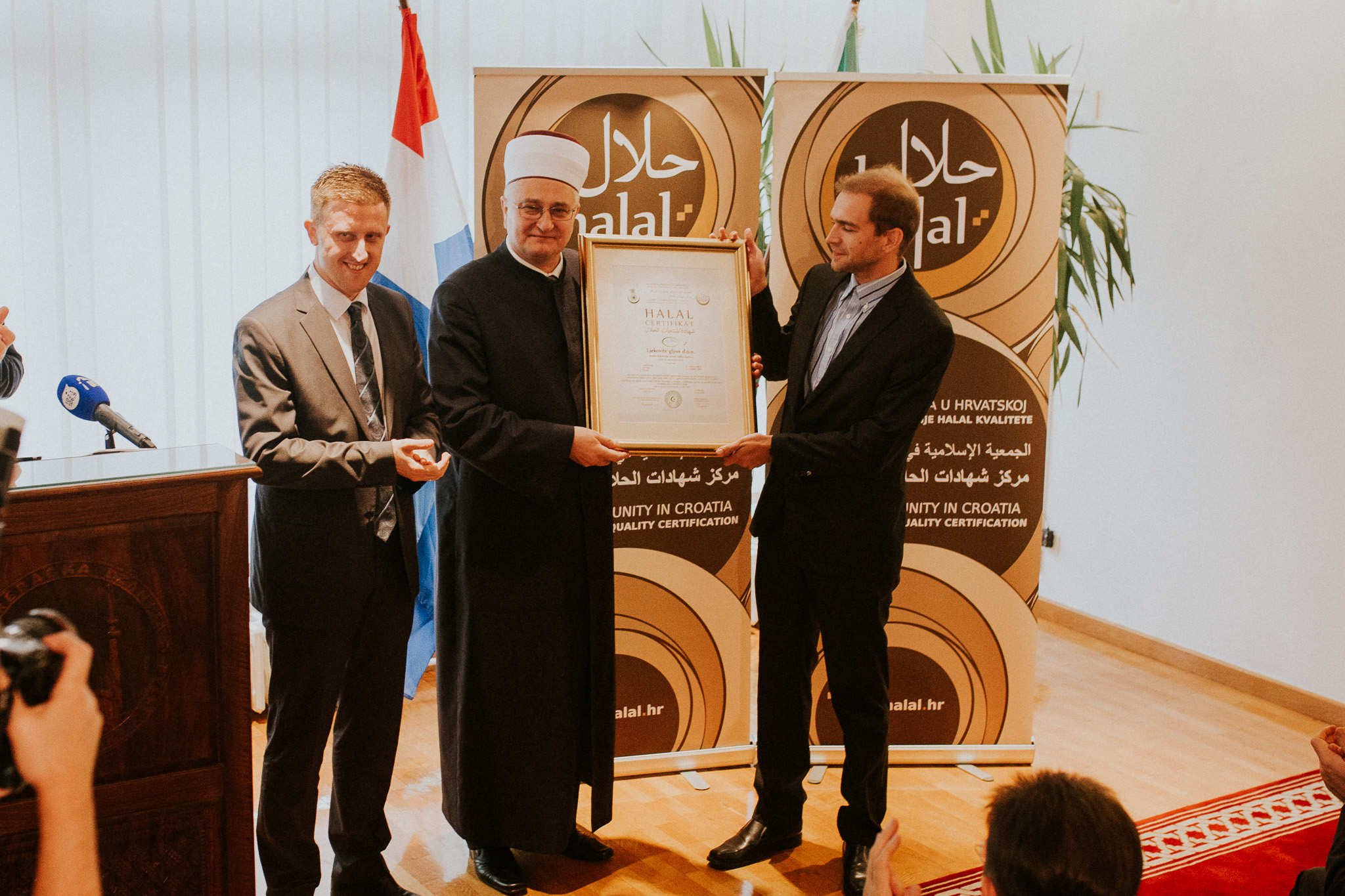 100.-ti certifikat halal kvalitete, HGK 