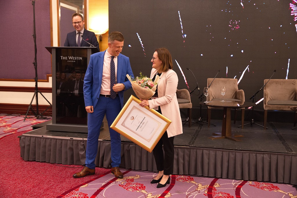 Edinu Mešić - dodjela priznanja za 10 godina doprinosa razvoju Centra za certificiranje halal kvalitete